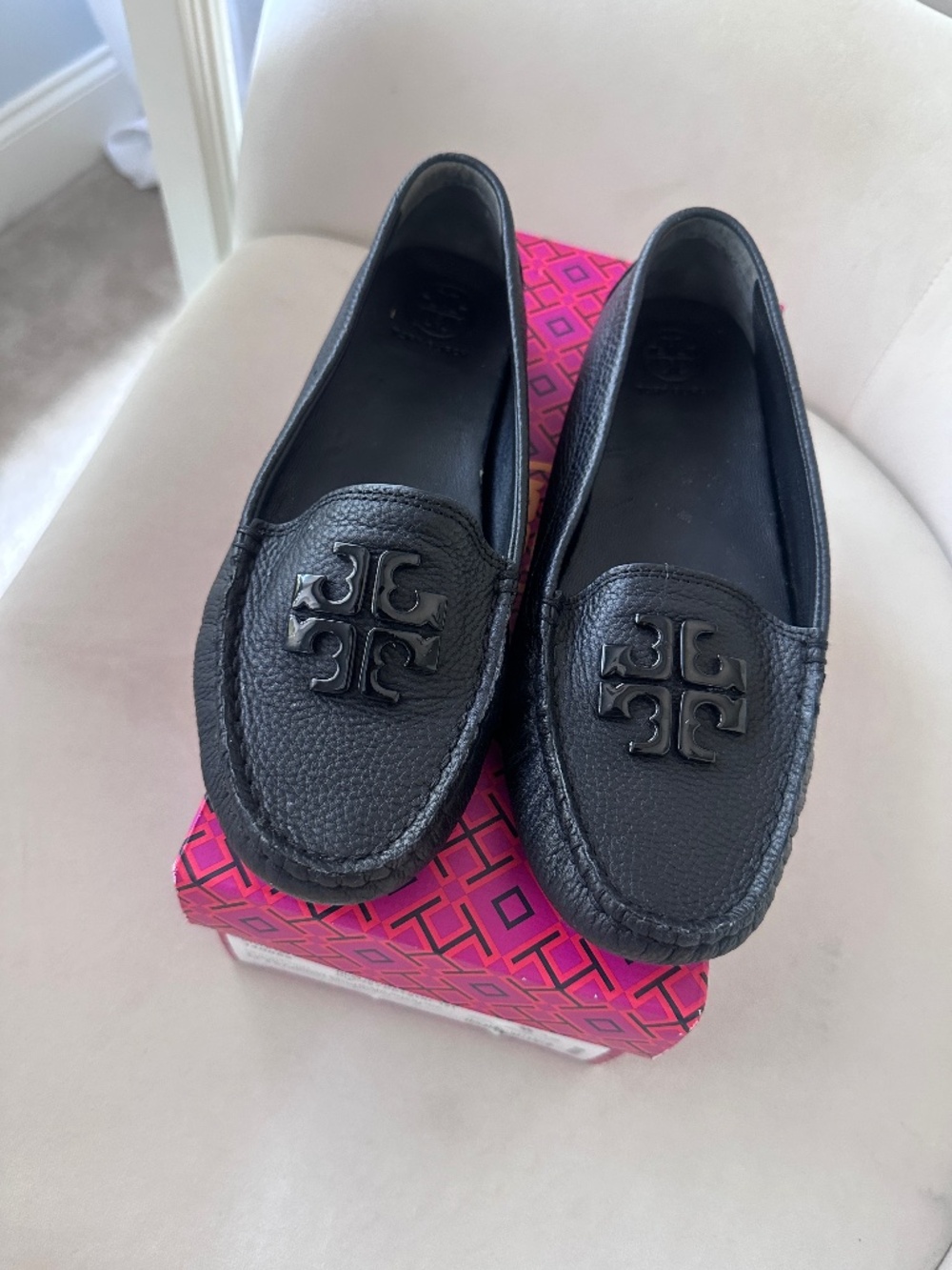 Tory burch black driving shows